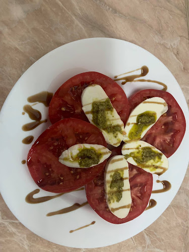 Opinii despre Бистро "Фонтана" и магазин în Хисаря - Гастрономия и хотелиерство