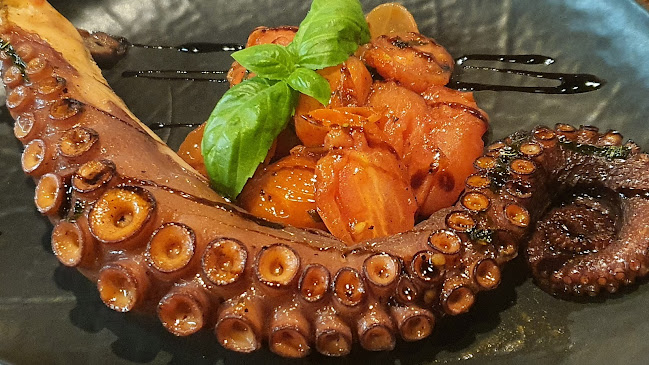 Chef Point Food Bar - Гастрономия и хотелиерство