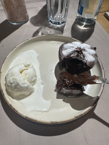 Opinii despre La Bombonera bar & dinner în Варна - Гастрономия и хотелиерство