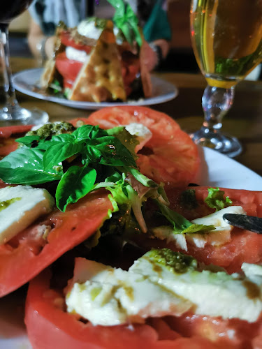 Бистро "Фонтана" и магазин - Гастрономия и хотелиерство