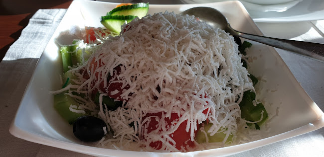 Бяла роза - Гастрономия и хотелиерство