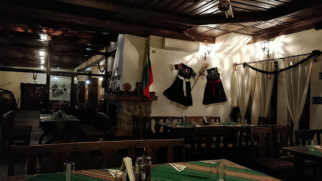 Момин проход - Гастрономия и хотелиерство