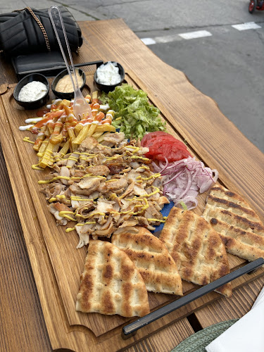 GYROS Гоце Делчев-MOLLY не е това,което си мислиш - Гастрономия и хотелиерство