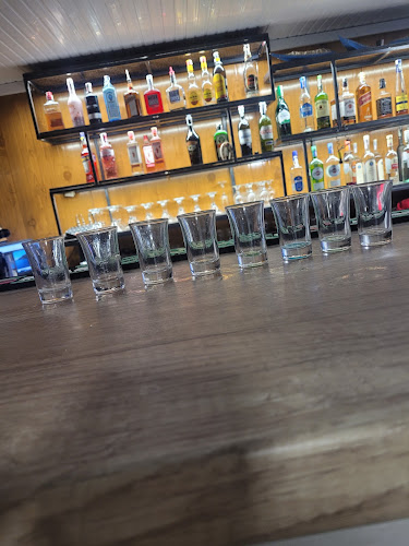 Алоха плажен бар - Гастрономия и хотелиерство