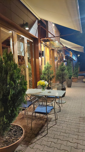 Cinecitta Osteria Italiana - Гастрономия и хотелиерство