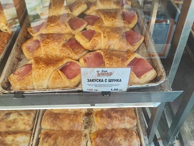 Бай Бисер - Гастрономия и хотелиерство