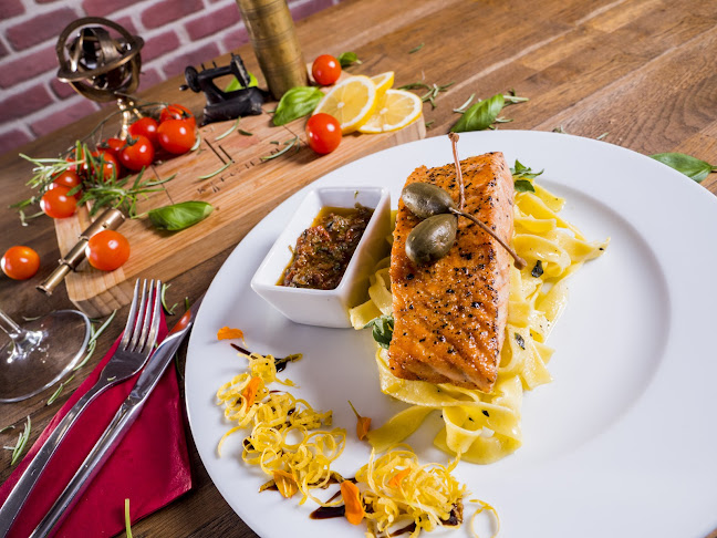 Ti Bar & Kitchen - ресторант и бар в Бургас - Гастрономия и хотелиерство