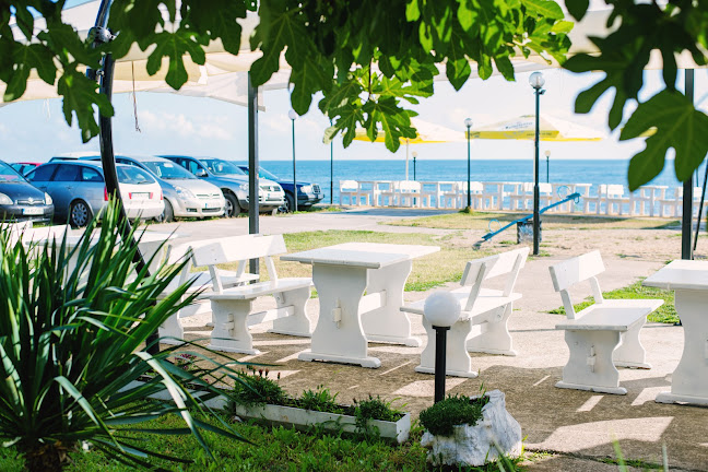 ул. „Георги Кондолов" 2, 8280 Ахтопол