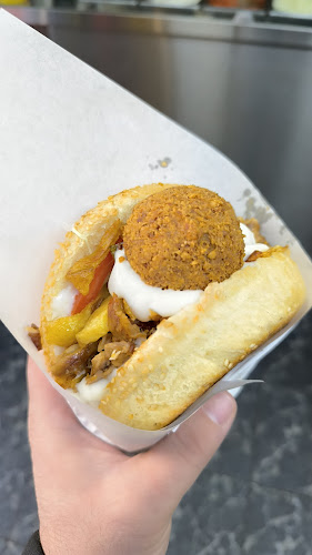 ж.к. Илинден, ул. „Цар Симеон“ 231, 1303 София