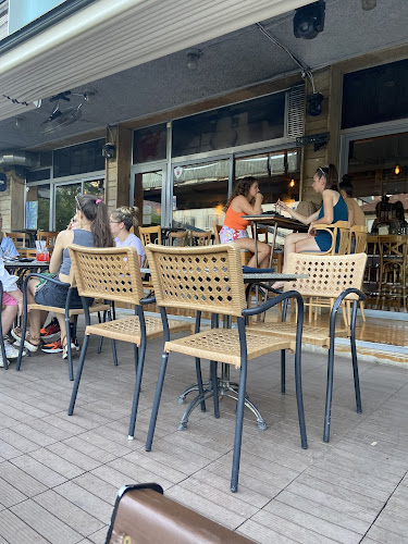 Opinii despre Bar Famous în Велико Търново - Гастрономия и хотелиерство