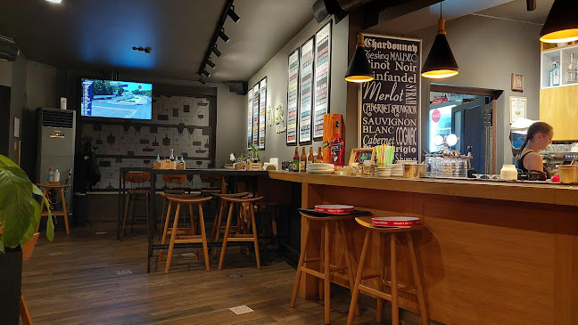 улица „Чавдар Войвода“ 33, пресечна с, бул. „Придунавски“, 7002 Русе