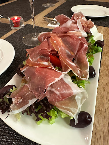 Ел Шада - Гастрономия и хотелиерство