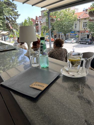 Bar Famous - Гастрономия и хотелиерство