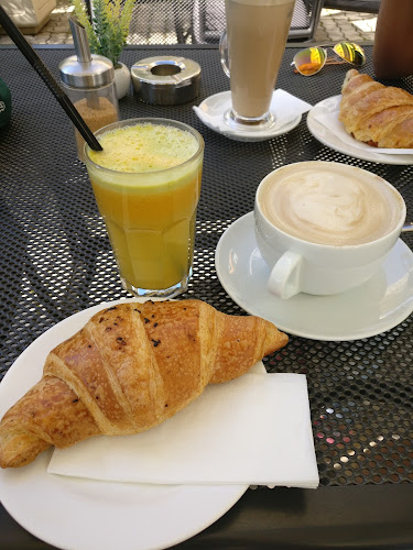 ж.к. Лозенец, бул. „Черни връх“ 32, 1407 София