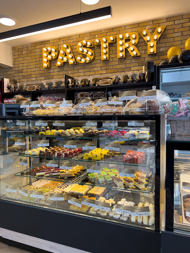 Костис Гръцка Сладкопекарна - Гастрономия и хотелиерство