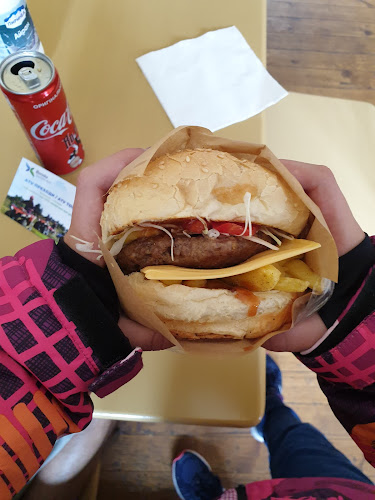 Заведение за бързо хранене ''Реката'' - Гастрономия и хотелиерство