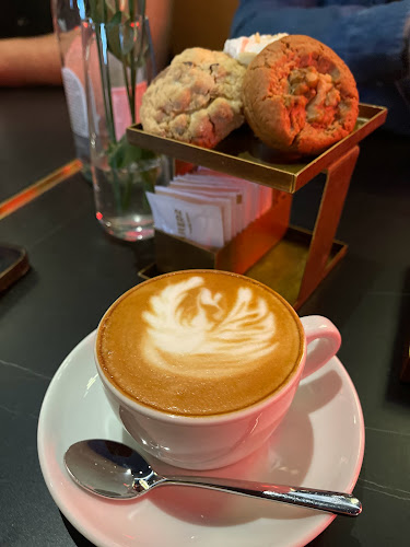 Opinii despre DSQUARED2 Cocktails & Lounge în София - Гастрономия и хотелиерство