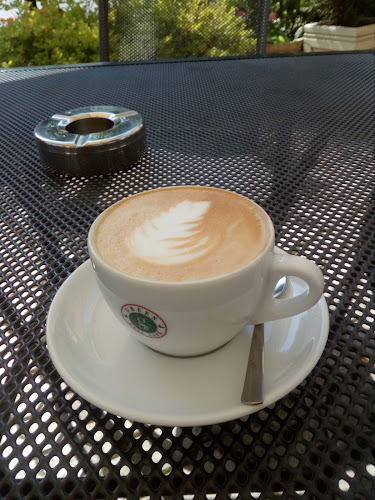 ж.к. Лозенец, бул. „Черни връх“ 32, 1407 София