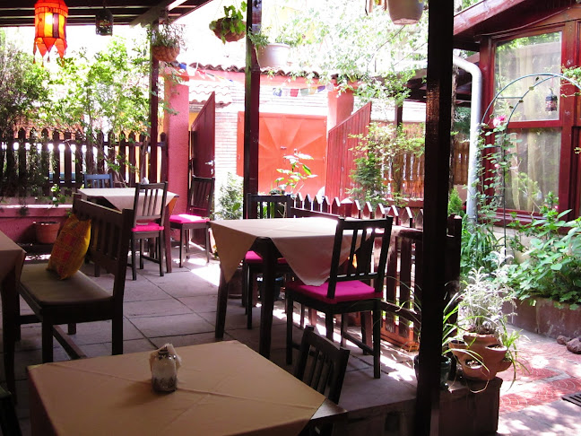 Гуркха - Гастрономия и хотелиерство