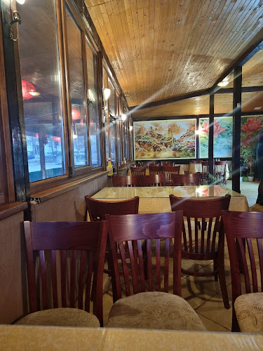 Пън Фей - Гастрономия и хотелиерство