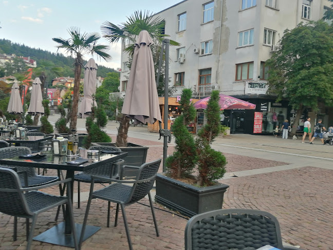 Opinii despre Raffy Bar & Gelato Blagoevgrad în Благоевград - Гастрономия и хотелиерство