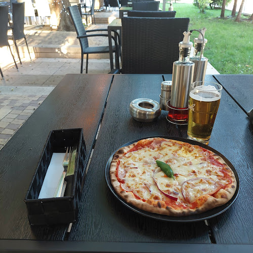 Кастело - Гастрономия и хотелиерство