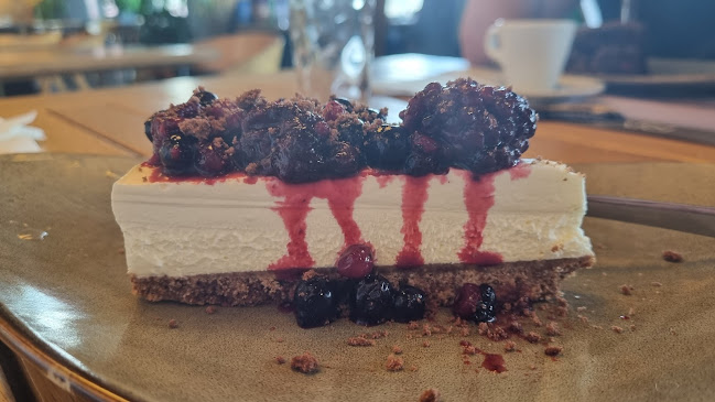 улица „Чавдар Войвода“ 33, пресечна с, бул. „Придунавски“, 7002 Русе