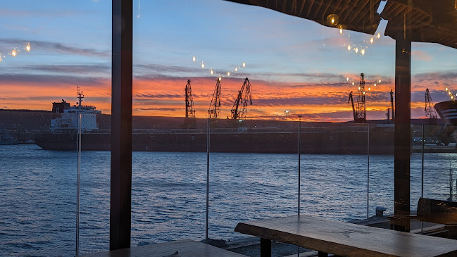 Opinii despre PALM Rooftop Bar în Варна - Гастрономия и хотелиерство
