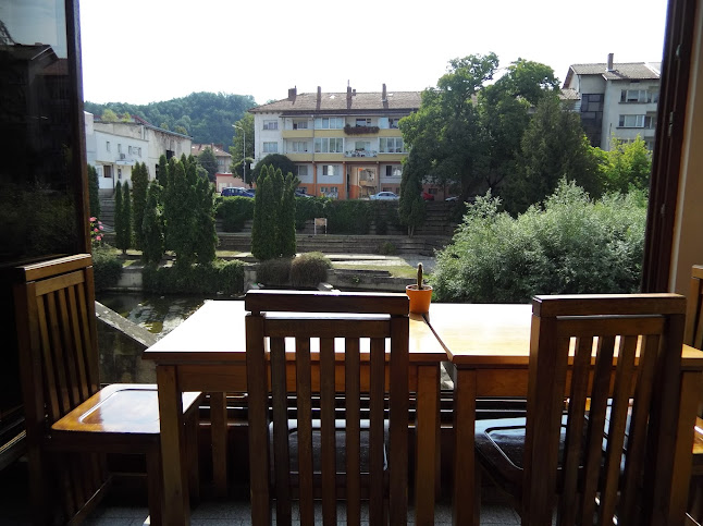 Център, пл. "Възраждане, 5600 Троян