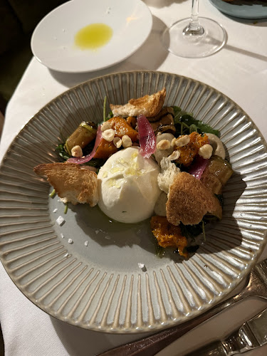 The Revolutionary Dining Room & Bar - Гастрономия и хотелиерство