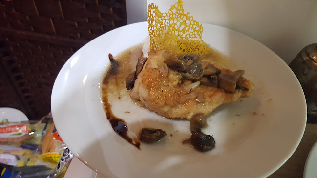 Бар клуб H'ugo's - Гастрономия и хотелиерство