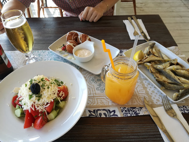 Двата петела - Гастрономия и хотелиерство