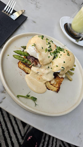 Иван Вазов, бул. „Витоша“ 89b, 1463 София