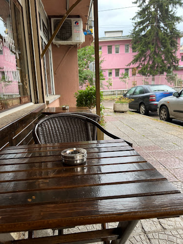 ж.к. Стрелбище, ул. „Златни врата“ 19, 1408 София