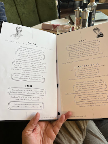 The Revolutionary Dining Room & Bar - Гастрономия и хотелиерство