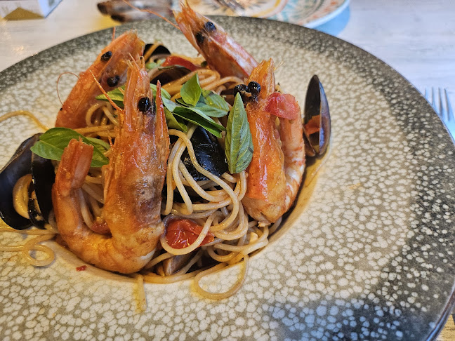 Tiki Bar And Grill Primorsko