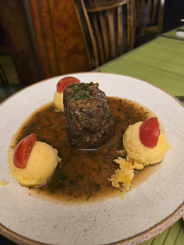 София център, ул. „Христо Белчев“ 42, 1000 София