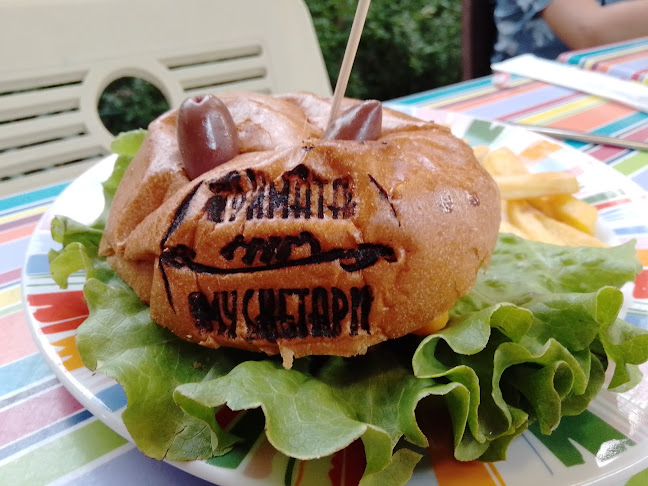 Тримата мускетари - Гастрономия и хотелиерство