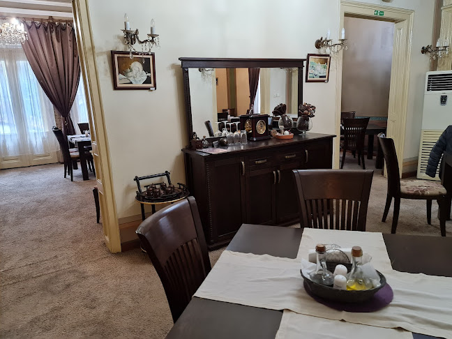 Ресторант "Зад Стената" - Гастрономия и хотелиерство