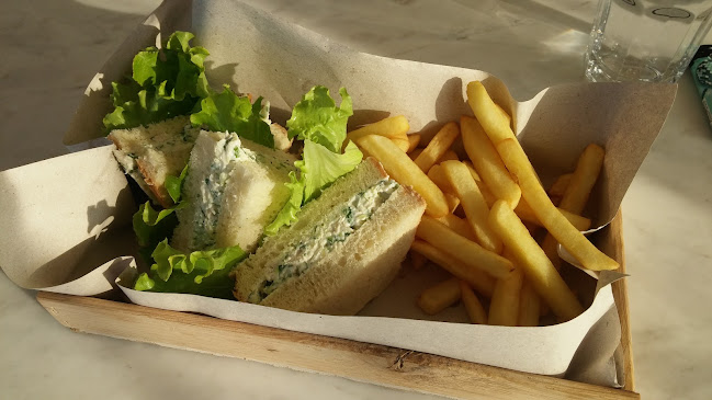 Амая Бийч - Гастрономия и хотелиерство