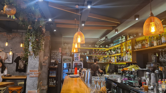 Opinii despre ANYWAY cocktail bar în Пловдив - Гастрономия и хотелиерство