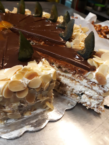 Кафе Сладкарница Изток - Гастрономия и хотелиерство