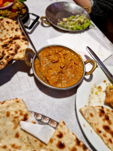 Гуркха - Гастрономия и хотелиерство