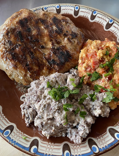 Българска кухня "При Десподови" - Гастрономия и хотелиерство