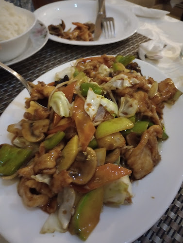 Тон Шин Юан - Гастрономия и хотелиерство