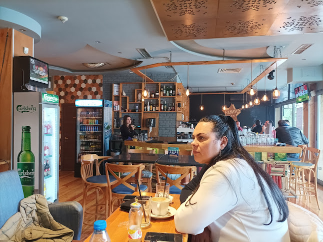 Bar Famous - Гастрономия и хотелиерство