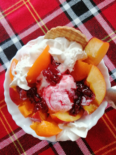 Салкиното Ханче 1989 - Гастрономия и хотелиерство