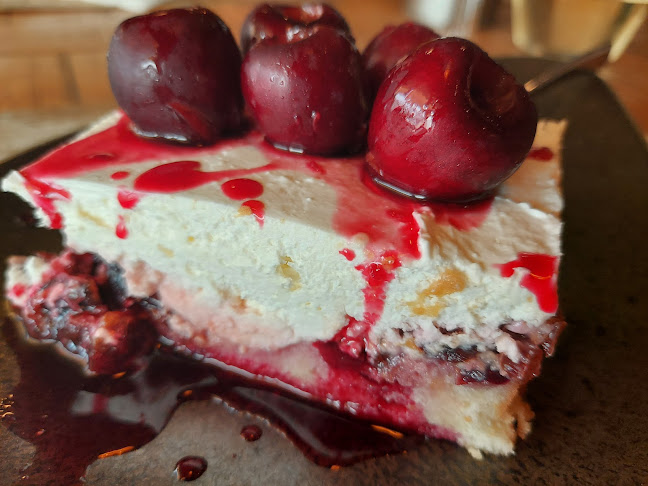 The River bar & dinner - Гастрономия и хотелиерство