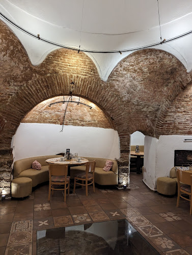 ул. „Свети Климент Охридски“ 1, 2760 Разлог