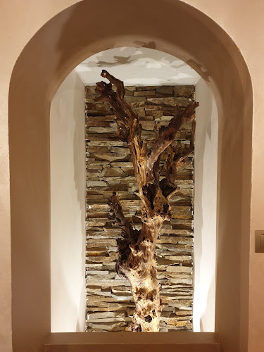 Елените - Гастрономия и хотелиерство